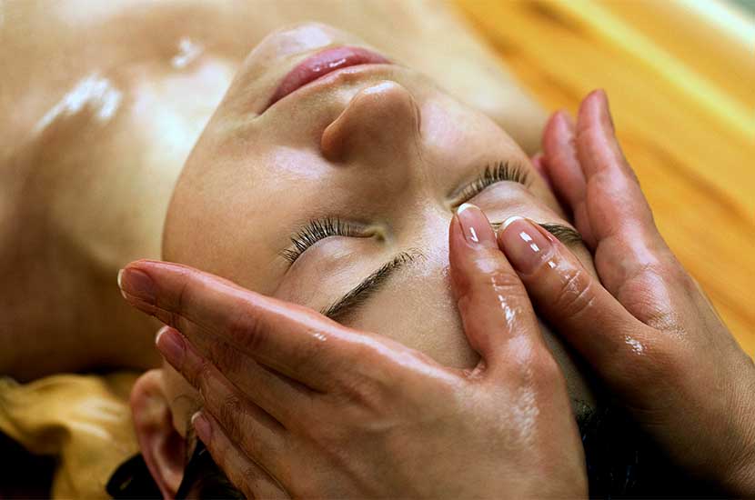 Ayurvedic Indian Head Massage at Sanskriti Ramjhula Rishikesh India